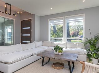 909 Bank St, Victoria, BC V8S 4B1