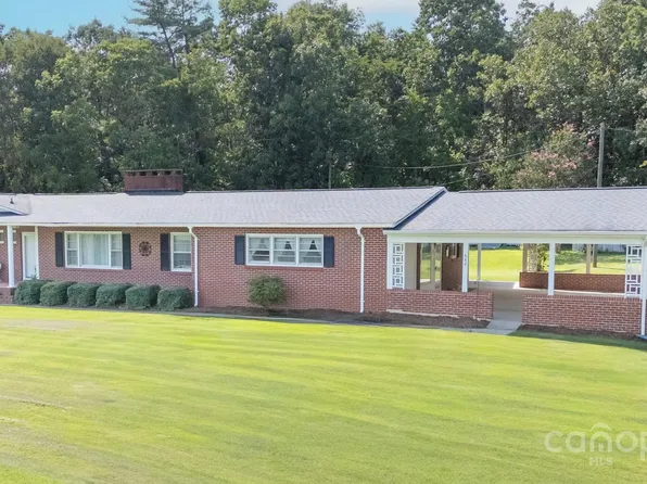 668 Meadowood St, Hudson, NC 28638