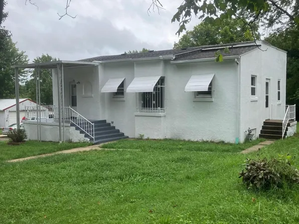 1300 6th St, Boonville, MO 65233