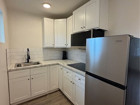 3rd image of 211 S Spring St