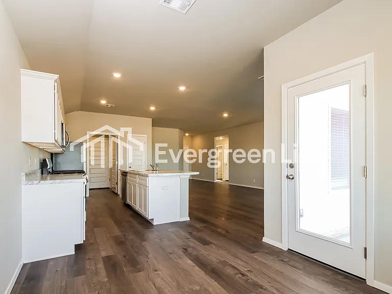 1002 W Lawton Rd — Photo 7