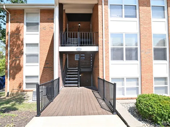 1963 Greenpoint Dr APT 203, Saint Louis, MO 63122