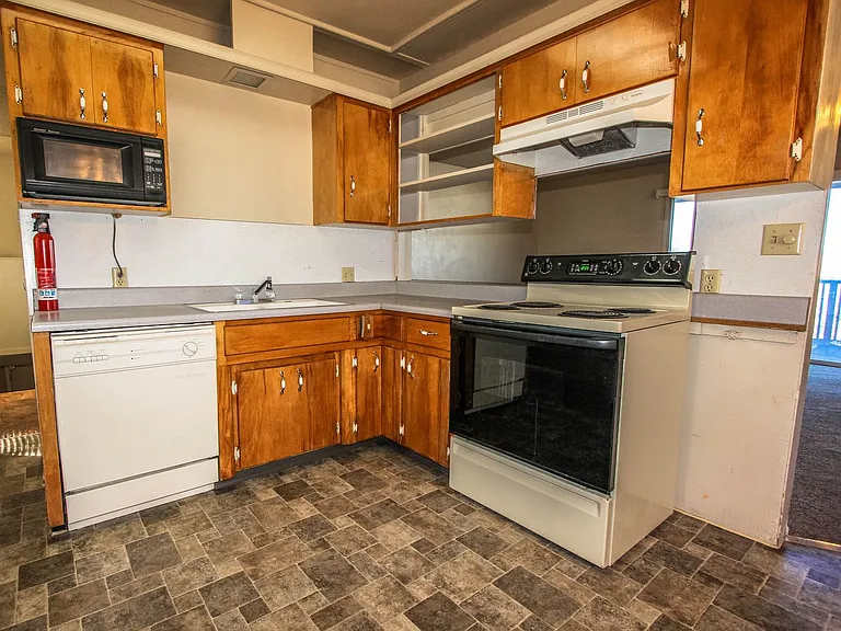 550 Eastwood Pl — Photo 5