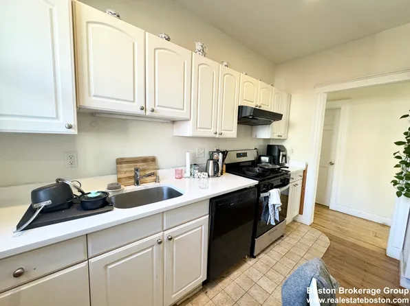 (undisclosed Address), Roxbury, MA 02120