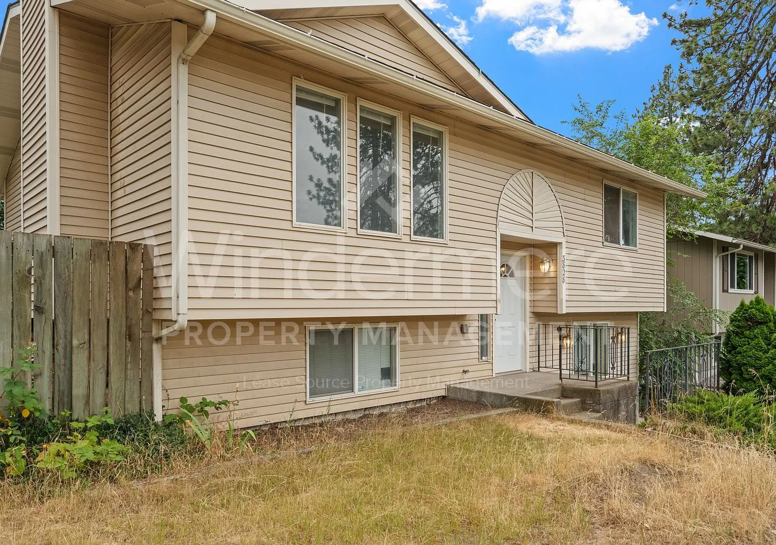 Charming 4-Bedroom Home with Garage & Spacious Yard! — Photo 4