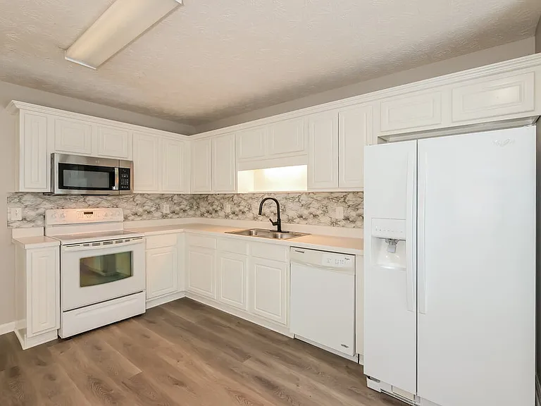 9385 Eagles Landing Dr — Photo 8
