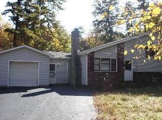 124 Squirrel Rd, Dingmans Ferry, PA 18328