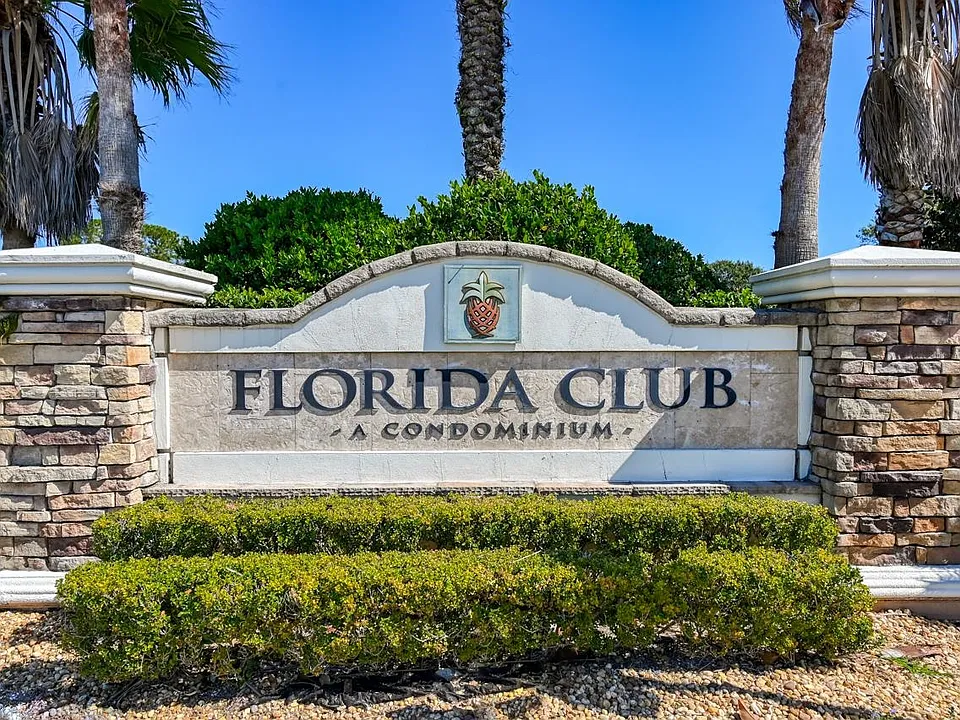 605 Fairway Dr #305