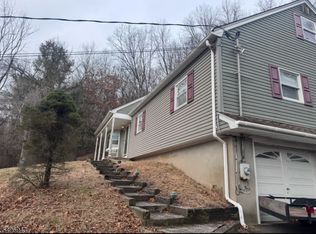 8 Diana Ct, Lebanon Twp., NJ 07830