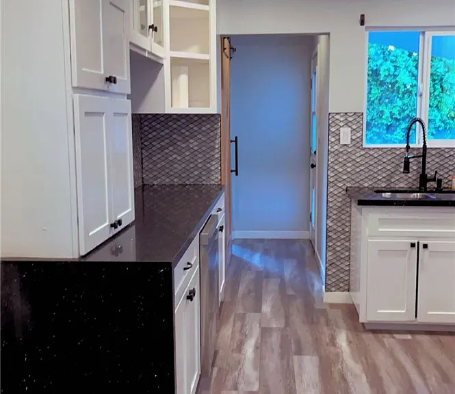 5779 Enfield Ave — Photo 31