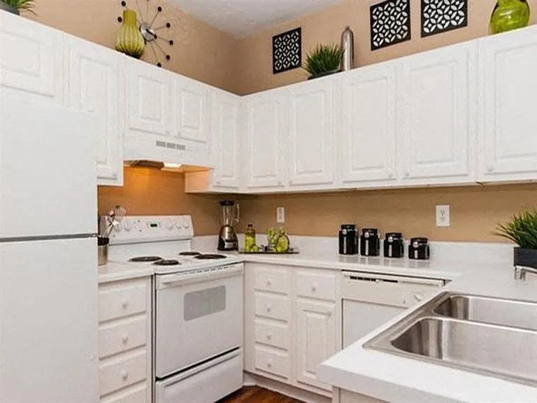 Manchester Place Apartments — Photo 28