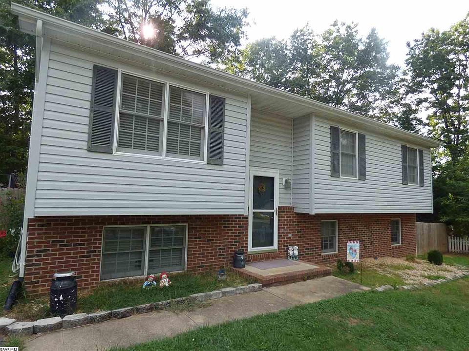 1st image of 17 Ashton Dr