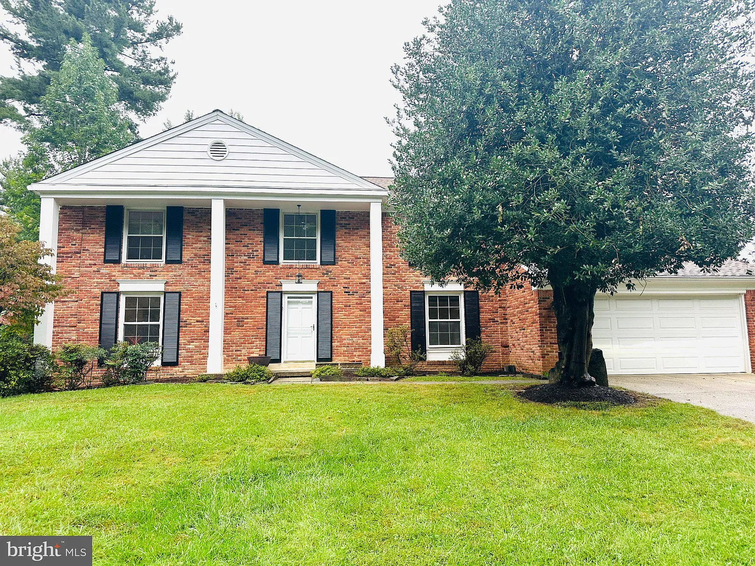 4 bed, 2.5 bath, 2588 sqft, $4,200 — Photo 2