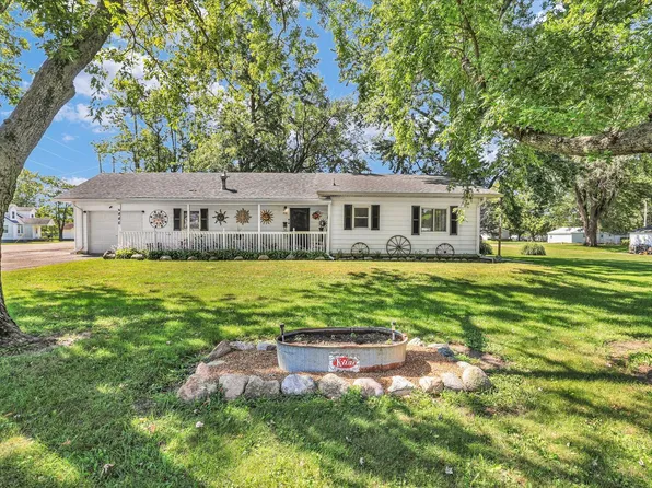446 E Chestnut St, Paxton, IL 60957