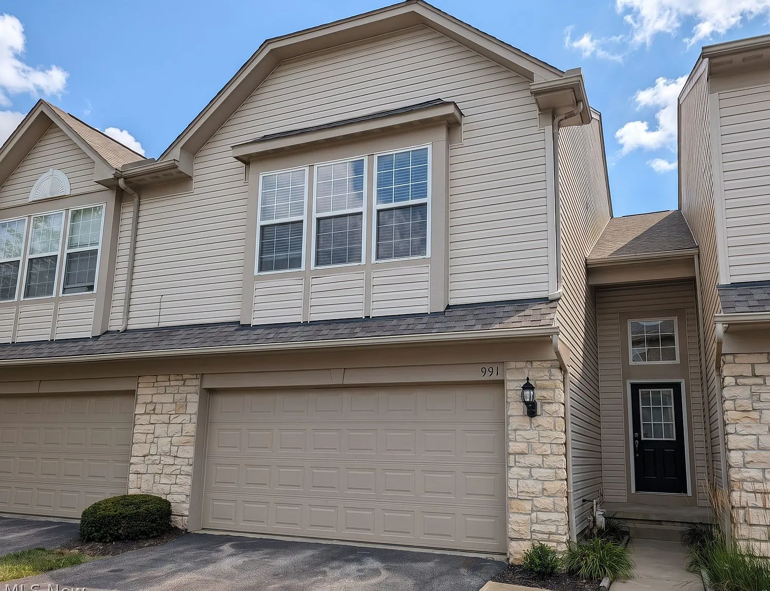 3 bed, 2.5 bath, 1592 sqft, $2,175 — Photo 1