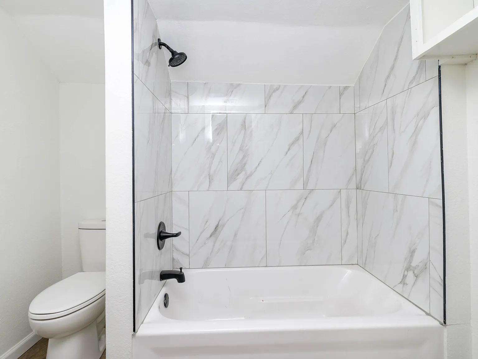 807 S College Ave — Photo 3