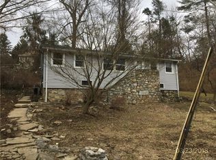 124 Hollowbrook Rd, Lake Peekskill, NY 10537