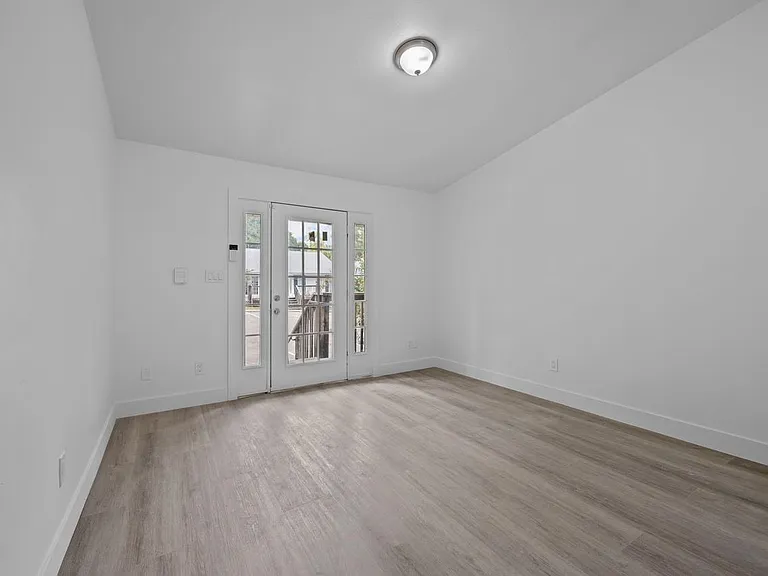 2270 Magnolia Cir #1 — Photo 11