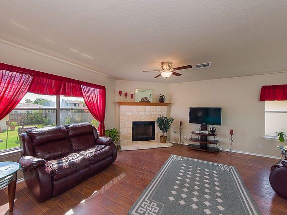2nd image of 302 N Pauley Dr