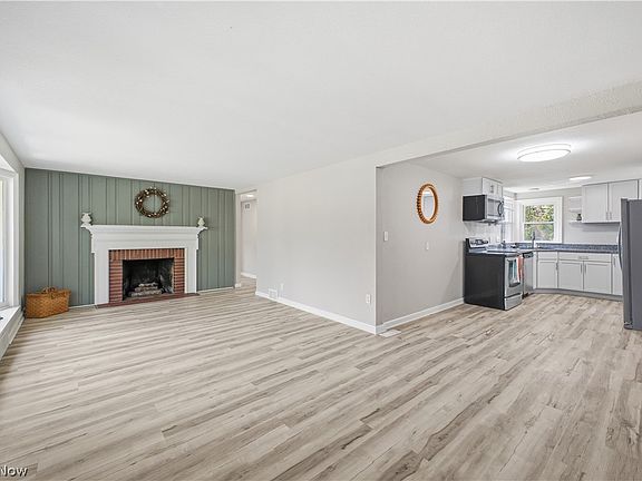 3rd image of 3232 Bears Den Rd