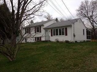 18 Hampton Rd, Poughkeepsie, NY 12603