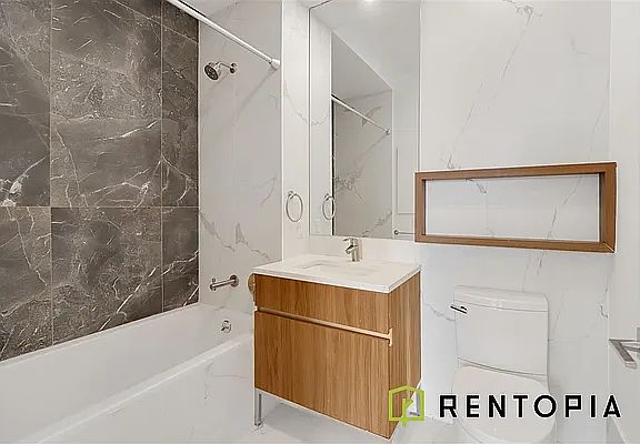 4th image of 224 E 135th St #1726