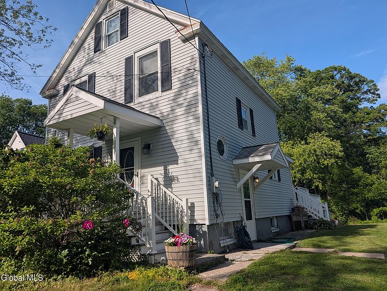 2nd image of 874 Benedict Avenue