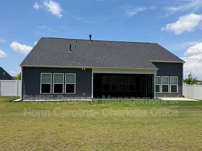 13818 Berkley Ave — Photo 45