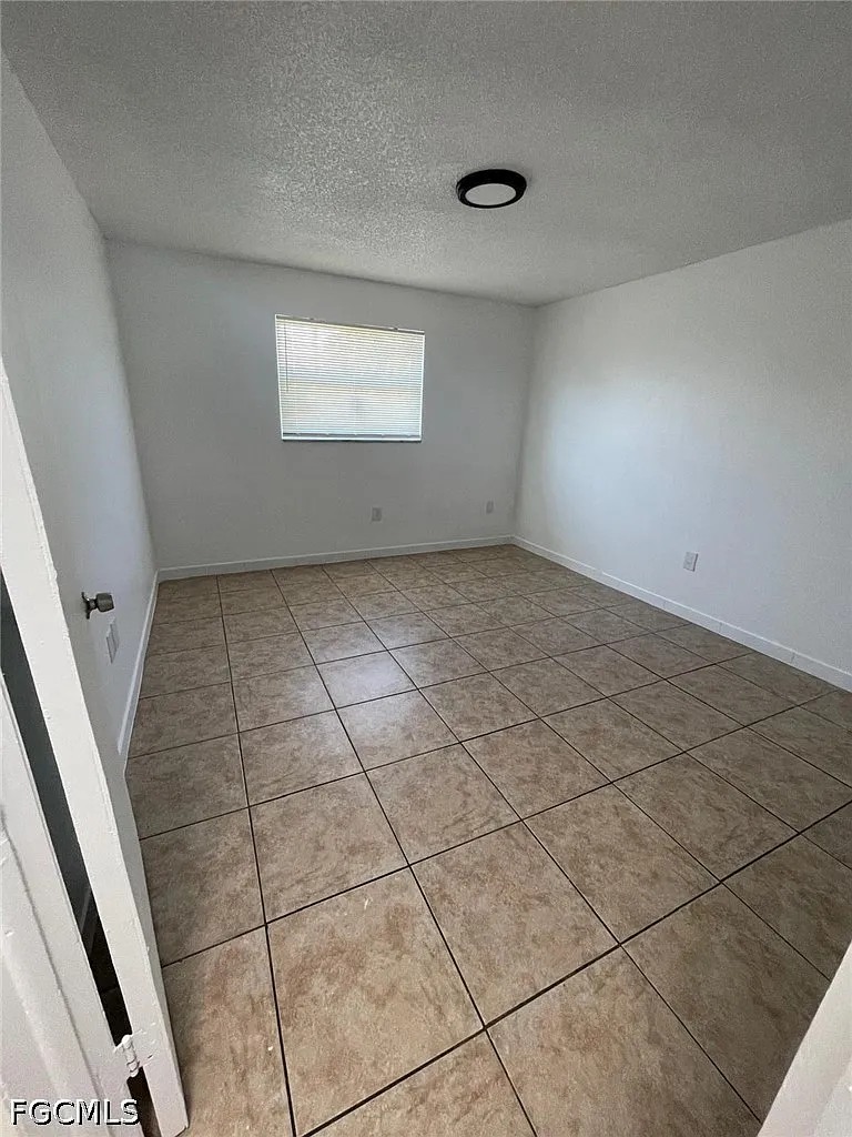 Building Photo - 2148 Dora St #12