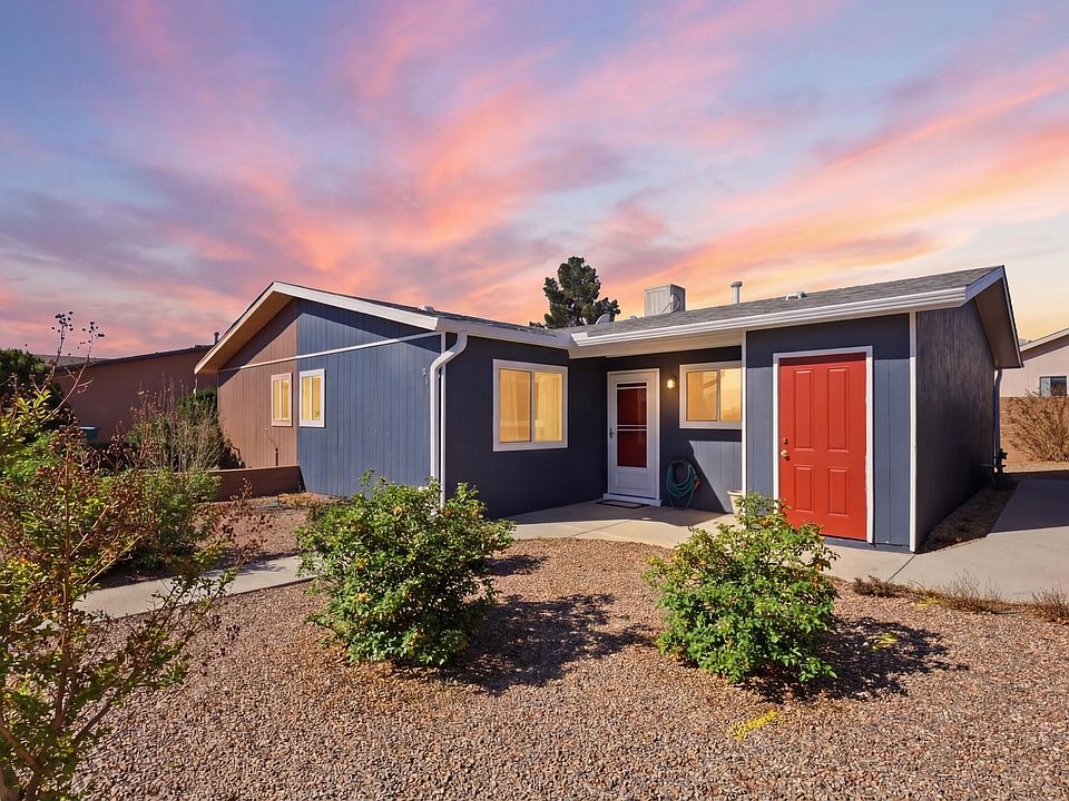 1st image of 905 Los Reyes Ct SE