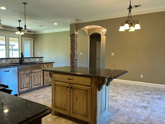 4th image of 923 Royal Cir