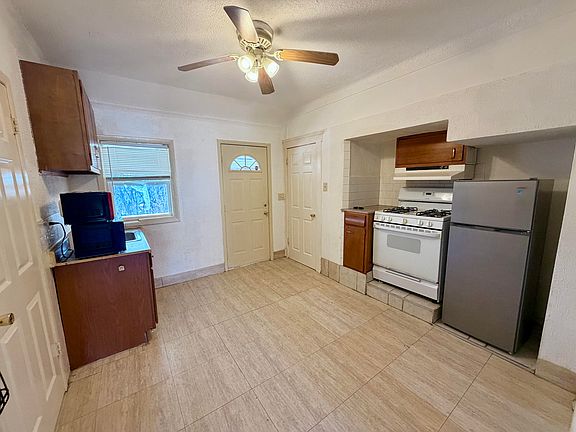 5th image of 212 Craton St #2