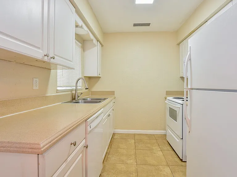 608 Pheasant Ave — Photo 7