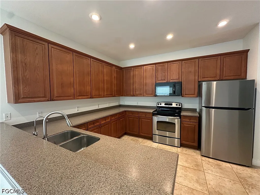 3 bed, 2.0 bath, 1471 sqft, $2,250 — Photo 4