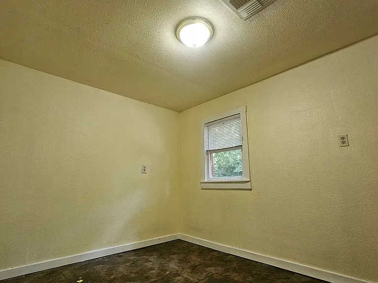 620 Uland St — Photo 9