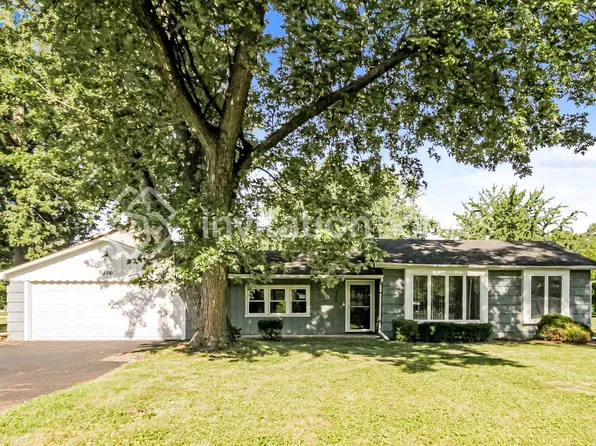 400 N Richmond Ave, Westmont, IL 60559
