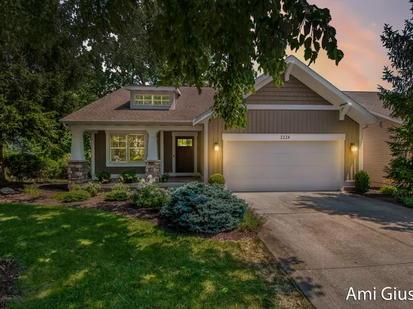2224 N Greenstone Dr SE, Kentwood, MI 49546