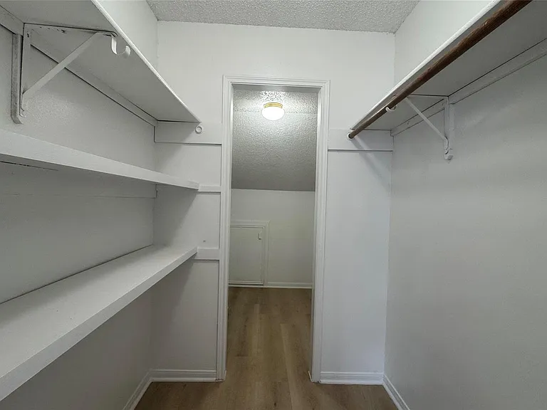 9826 Chiselhurst Dr — Photo 18