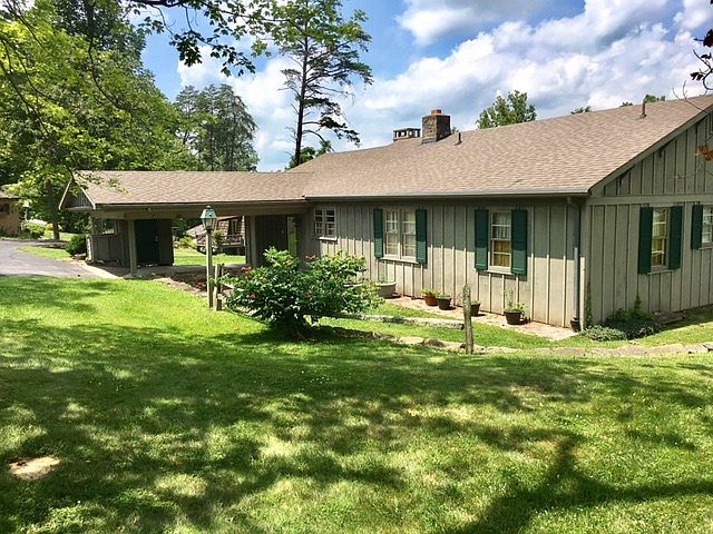 1st image of 710 E Evergreen Dr