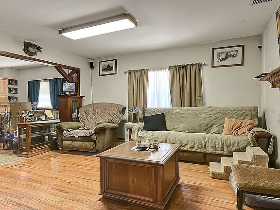 5th image of 117 N Agency St