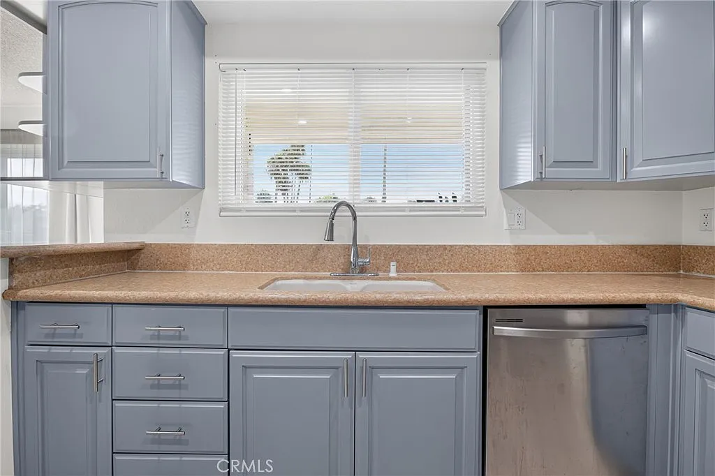 4 bed, 1662 sqft, $5,100 — Photo 3