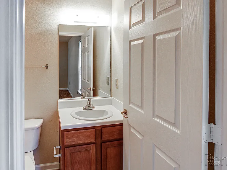 Hallmark at Oak Ridge Apartments — Photo 12