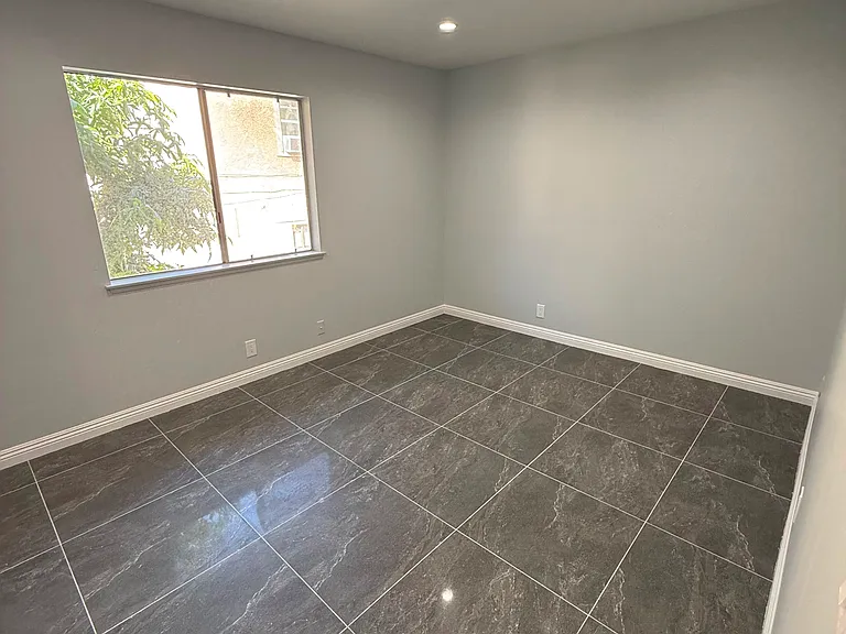 2011 S La Salle Ave #202 — Photo 6