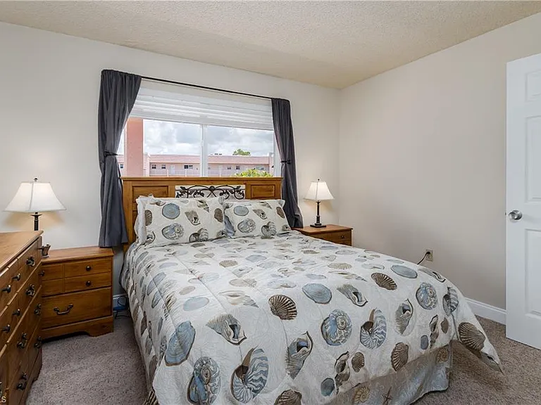 180 Turtle Lake Ct — Photo 22