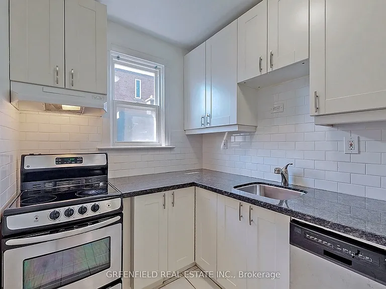 1747 Bayview Ave #UPPER — Photo 3