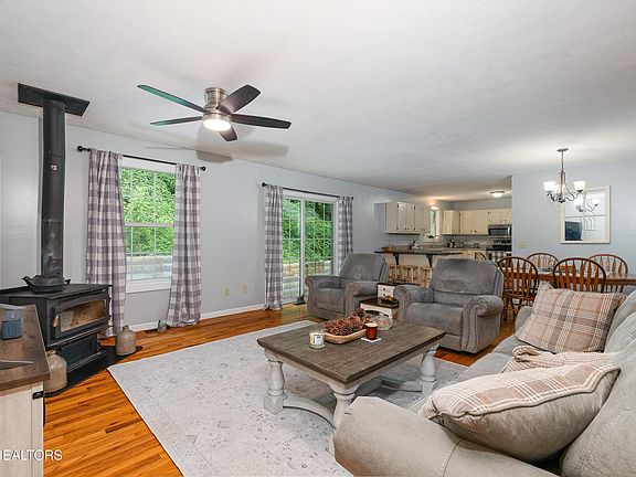 3rd image of 1697 Munsey Hatcher Rd