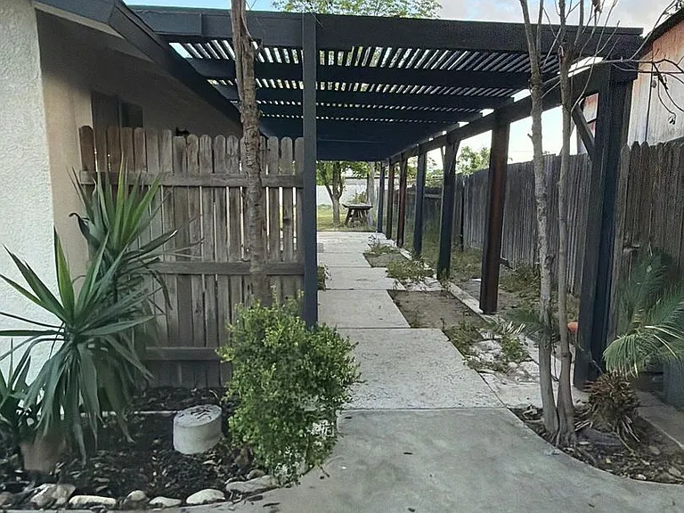 265 Hudson Dr — Photo 14