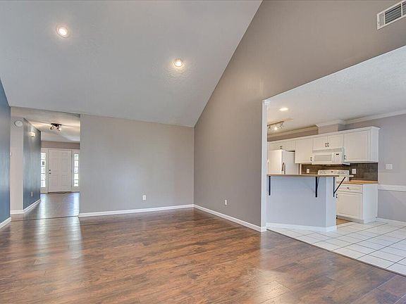 4th image of 2080 Sylvan Lake Dr