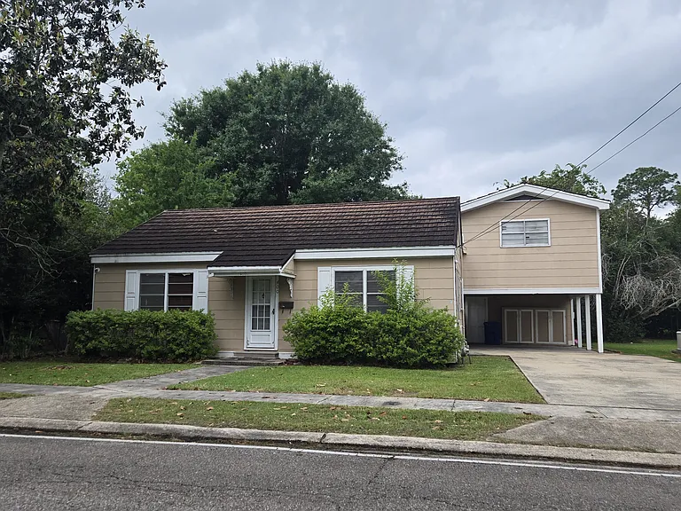 400 Tiger Dr — Photo 1