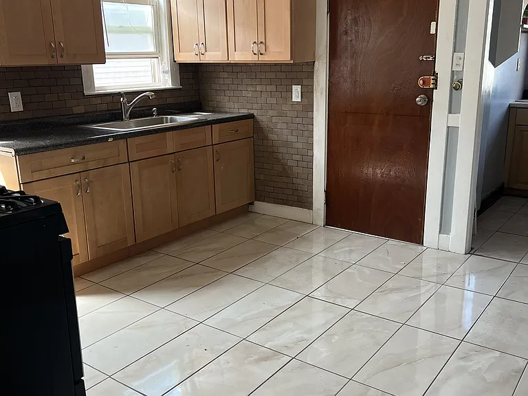 35 Olney St #3 — Photo 10